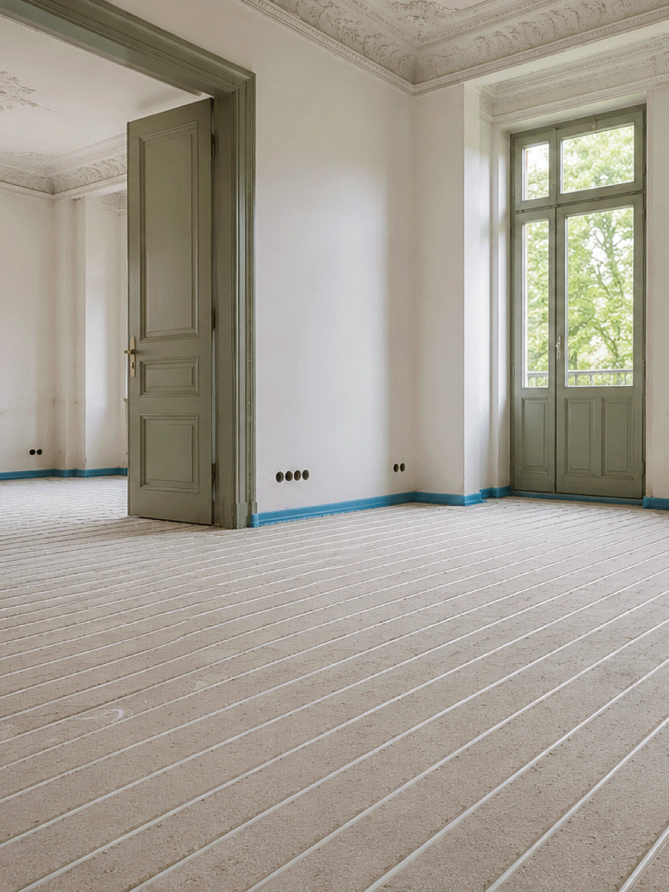 Sehr modernes Badezimmer mit rustikalen Elementen.